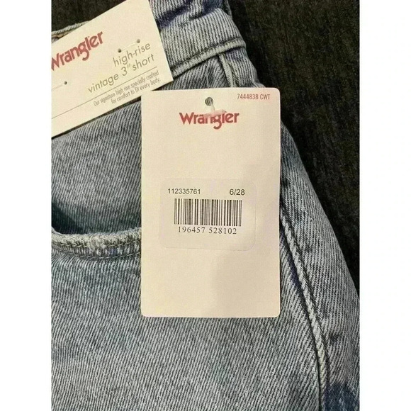 Wrangler Jean Shorts Womens 6 28 High Rise Vintage 3” Light Wash Cut Off Distres - Picture 3 of 7